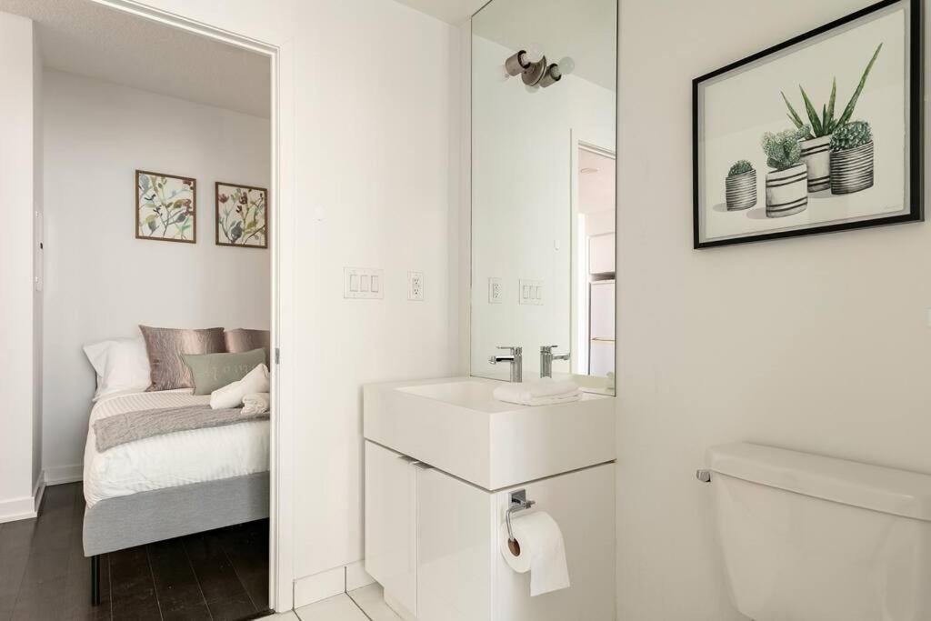 Luxury Downtown Lakeview & City View Condo Toronto Ngoại thất bức ảnh